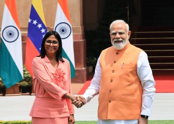 Encuentro de alto nivel en India: Jefa de Estado (E) Delcy Rodríguez transmite saludo de Venezuela a Narendra Modi y exploran nuevas vías de cooperación