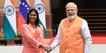 Encuentro de alto nivel en India: Jefa de Estado (E) Delcy Rodríguez transmite saludo de Venezuela a Narendra Modi y exploran nuevas vías de cooperación